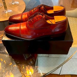 Men’s Magnanni 9 1/2 Wing tip cap toe Oxford shoe